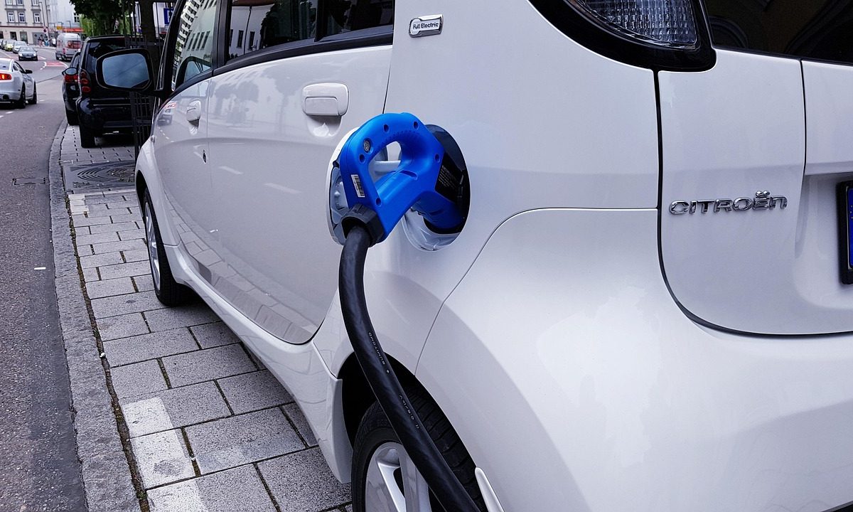 Conversion voiture thermique-électrique : êtes-vous prêt pour ces coûts cachés ?