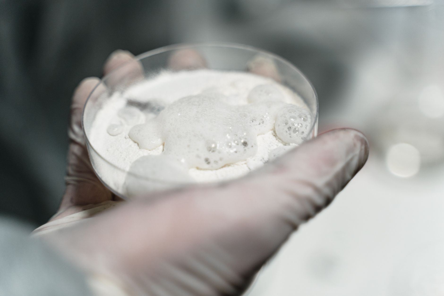 Le dioxyde de titane encore présent dans les médicaments malgré l'interdiction alimentaire