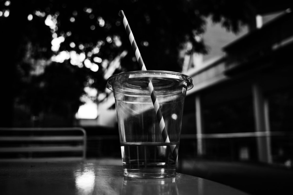 Gobelets jetables : des millions de microplastiques dans vos boissons