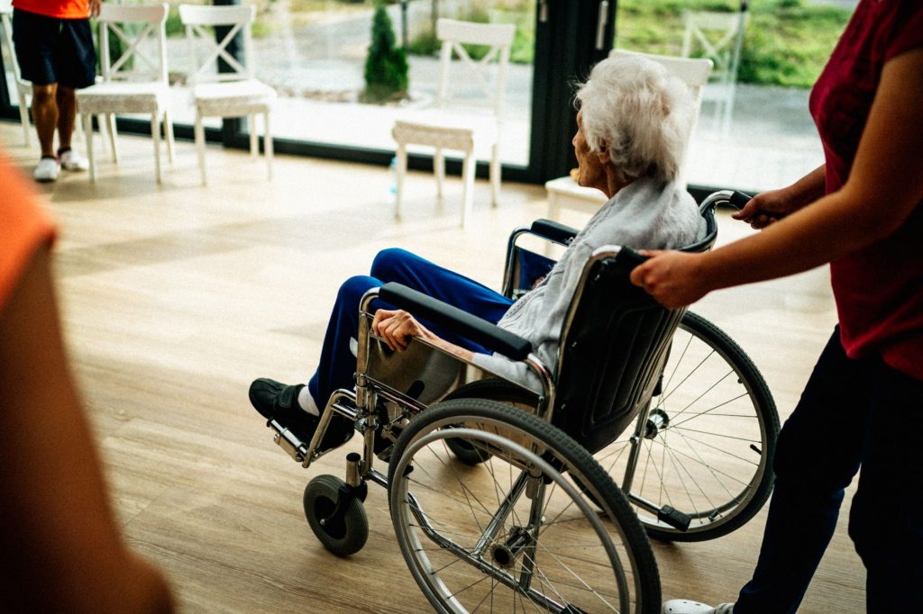 Comment le décret du 9 août facilite le choix d&rsquo;un Ehpad pour les familles ?