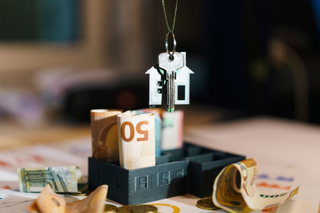 Taxe foncière 2026 : une année sans hausse avant la flambée de 2027