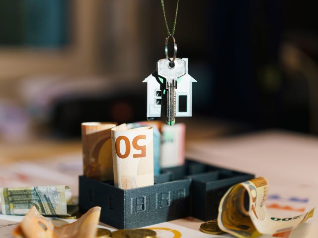 Taxe foncière 2026 : une année sans hausse avant la flambée de 2027