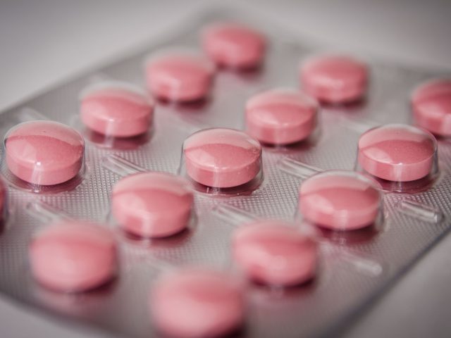 Le dioxyde de titane encore présent dans les médicaments malgré l’interdiction alimentaire