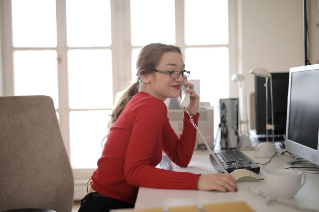 Accueil téléphonique en PME : les options avant d’embaucher