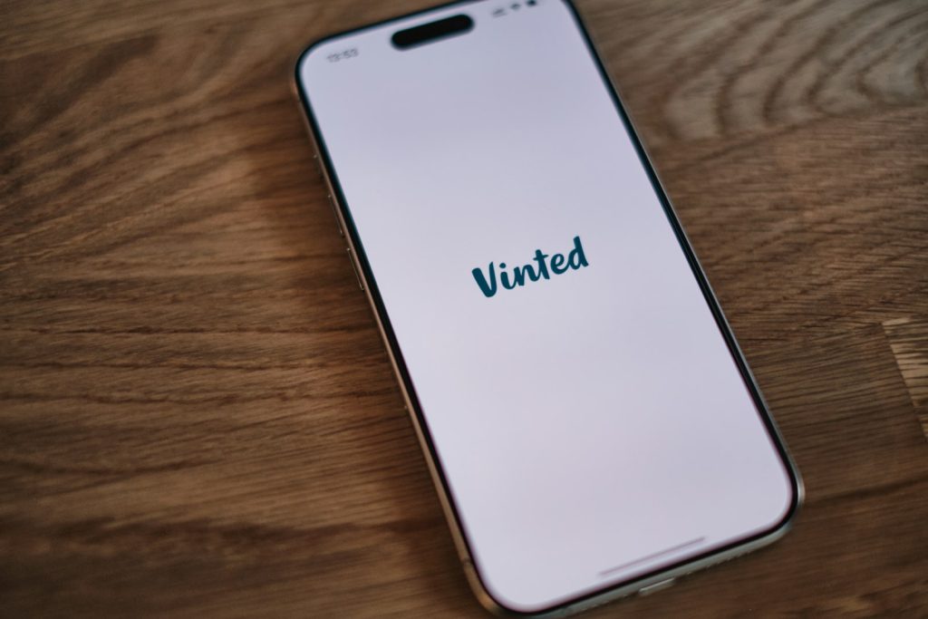 Vinted, l&rsquo;allié inattendu des Français face à la précarité