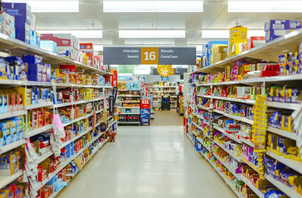 La flambée des prix alimentaires en France étrangle les budgets familiaux