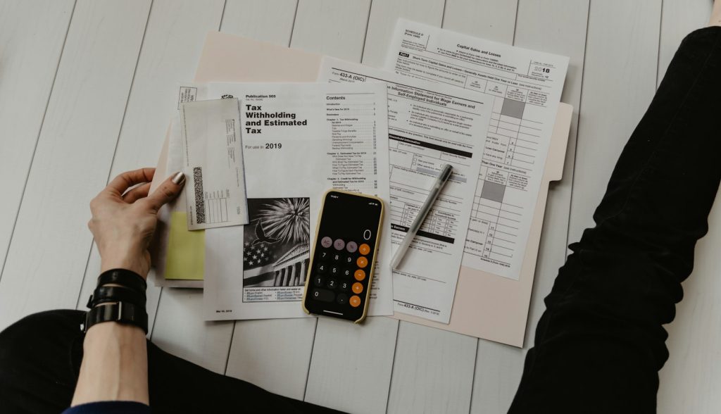 Depuis janvier, 1 200 euros en moins pour les foyers français : comment réagir ?