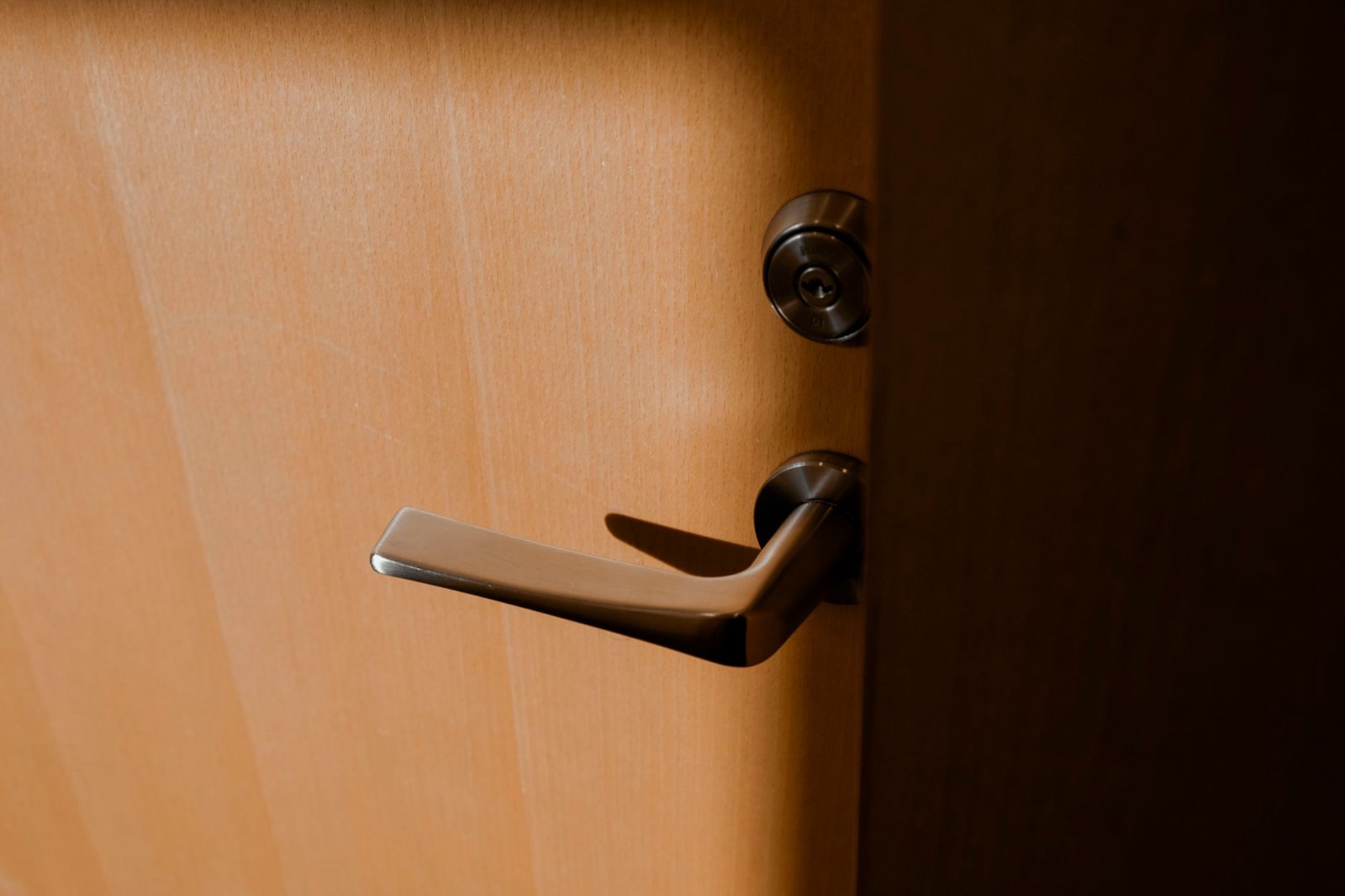 Outils de serrurerie pour renforcer une porte d'entrée