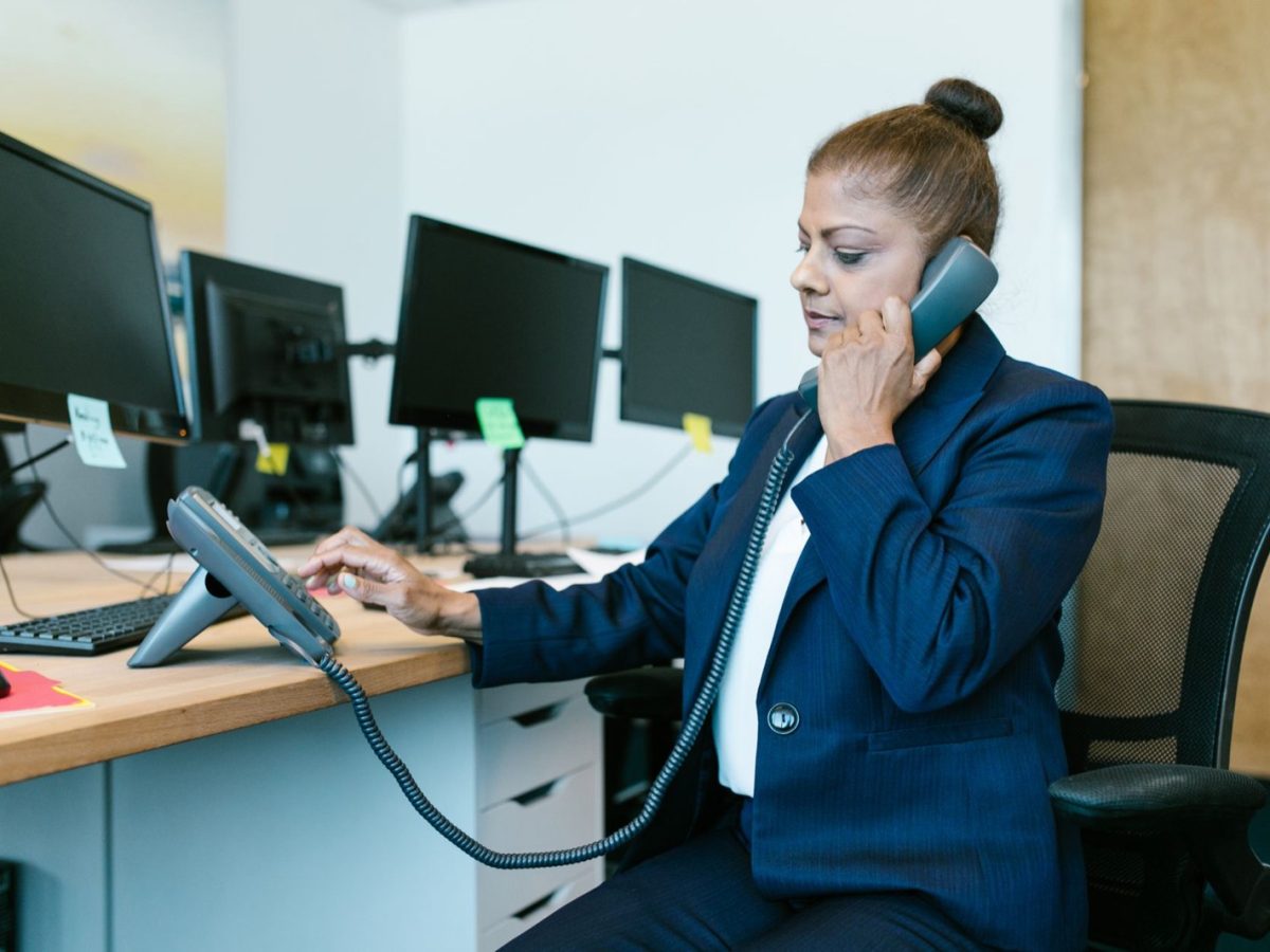 Standard téléphonique PME : gérer les pics d'appels sans recruter